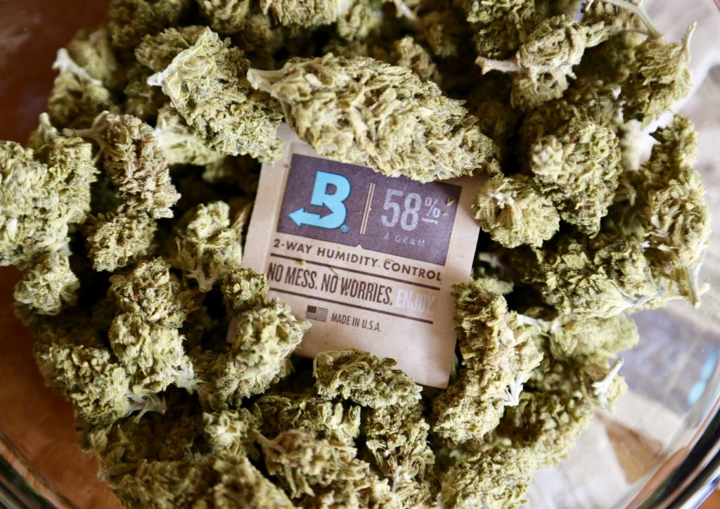 Boveda packs, cannabis, 2-way humidity control, keep the aroma inside your bud.