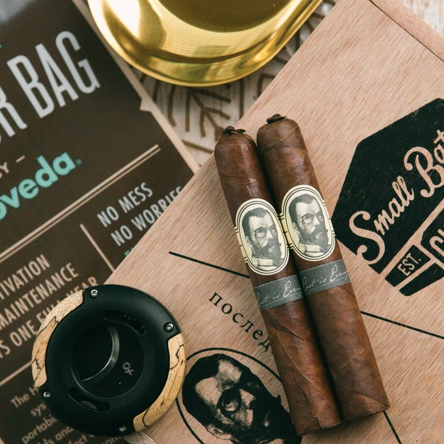 Cigars and Boveda humidor bag